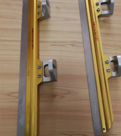 闲置一双短道速滑冰鞋，佰宁顿的冰刀长度17...