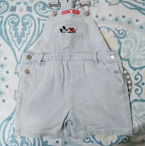 背带牛仔短裤，很洋气，适合1-3年级小朋友...