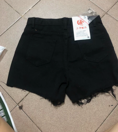 全新未拆封，牛仔短裤，黑色M码，全新全新全...