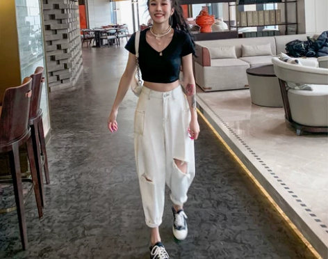 【狂欢价】白色哈伦牛仔裤女破洞2021夏季...