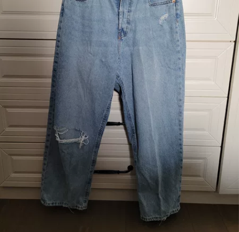 H##amp；amp；M破洞牛仔裤女款，1...