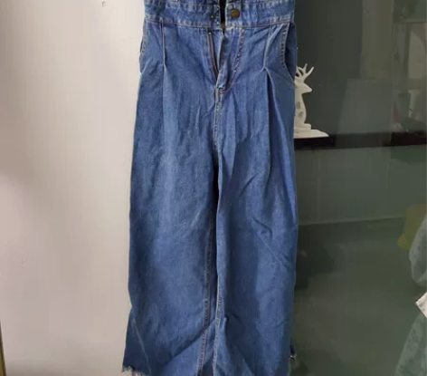 连体阔腿牛仔裤女，背部系带露背， 感兴趣的...