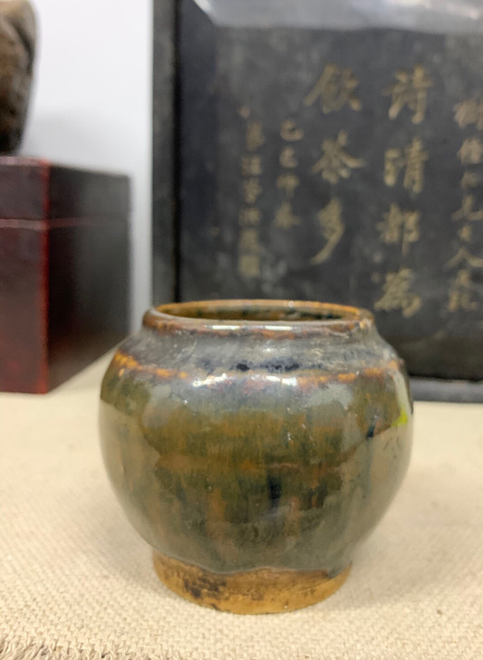 明、景德镇窑紫金釉水呈。全品，高6.5cm...