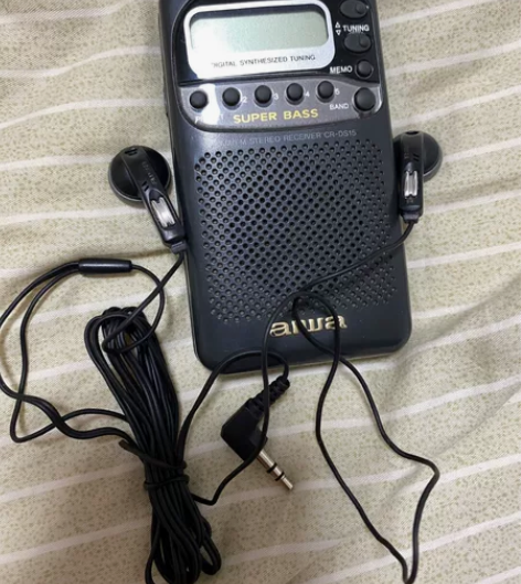 爱华CR-DS15收音机带小喇叭公放，整体...