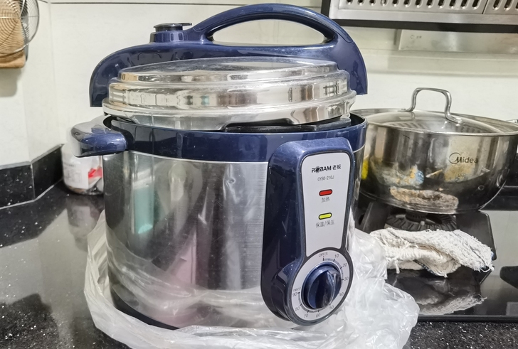 老板电压力锅，全新，5L，型号见下图。