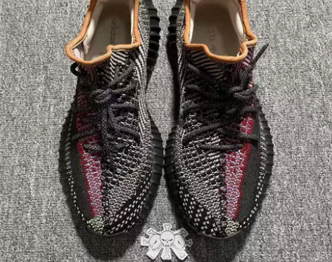 YEEZY350 新黑红 44.5码 成色...