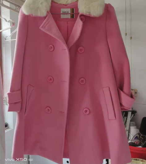 朝花夕拾品牌大衣 A版 兔毛毛领￥80