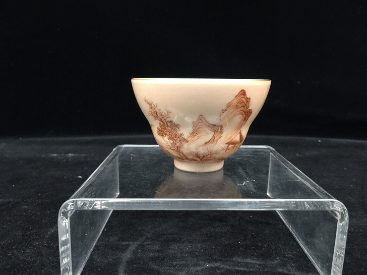 清代褐彩山水纹杯 高5厘米 外壁以褐彩绘山...