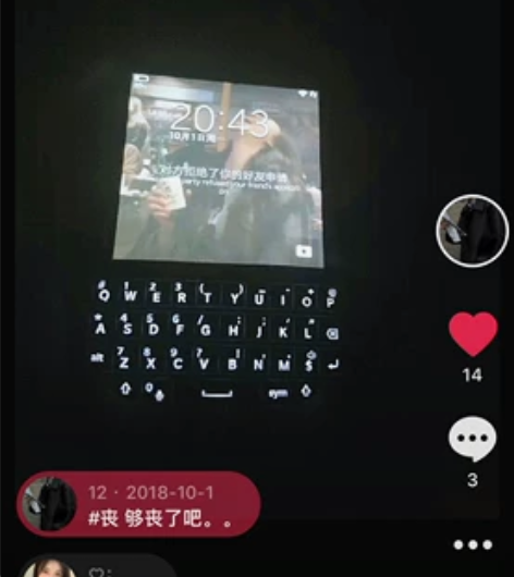 突然想起来还有一个美版黑莓Q10，白色的，...