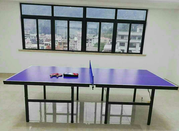 急出！仅剩三台家用室内可折叠乒乓球桌带轮可...