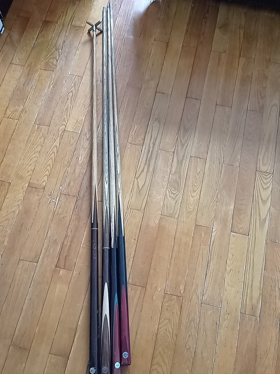 二手台球杆4根，其中一根架杆，品牌、成色自...
