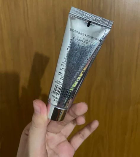 醒肌密爆水隔离打底霜 就用了一回，难得化妆...