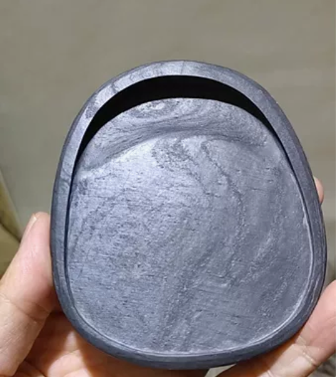 歙砚老坑，水舷坑乌钉罗纹，4寸老厂砚，无瑕...