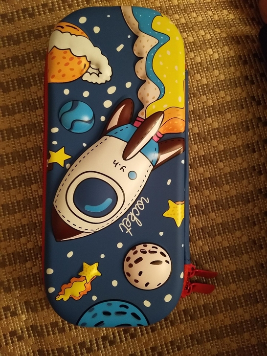 文具店倒闭，处理80个文具盒12.9元一个...