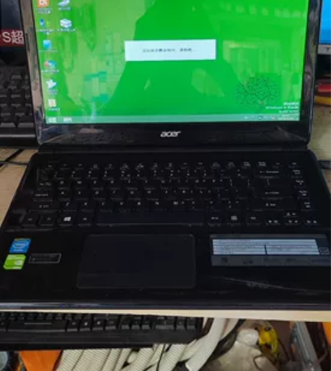 宏基笔记本，14寸功能一切正常使用，电池全...