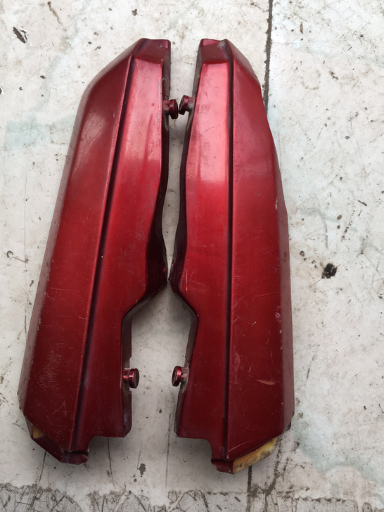 本田鹰仔100原装拆车小护板，有一块有瑕疵...