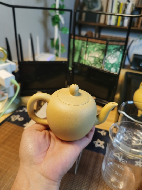 紫砂壶，原矿黄金段泥料，美人肩壶，200毫...