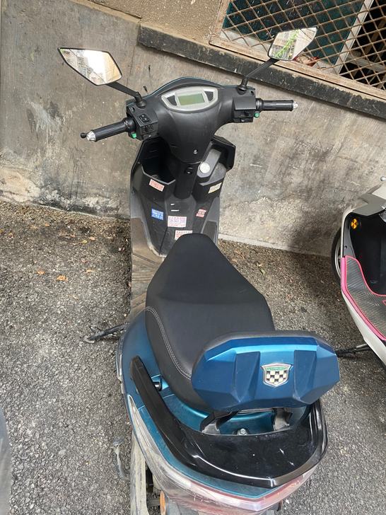 有购买发票,证书等信息,充满电可以跑80公...