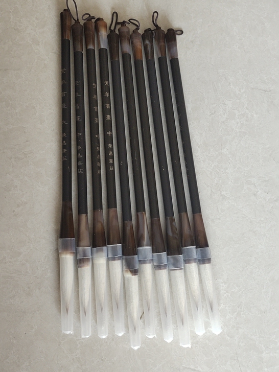 全新毛笔 ，兼毫，大中小都有， 就 笔杆有...