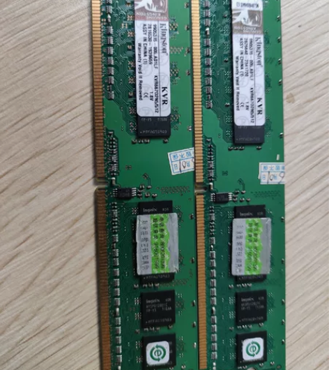金士顿2根512MB内存条，共1G内存。 ...