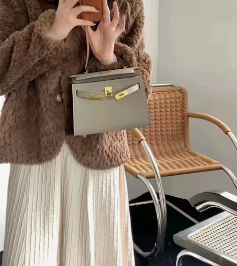 凯丽包包,小号,几乎全新 感兴趣的话点“我...