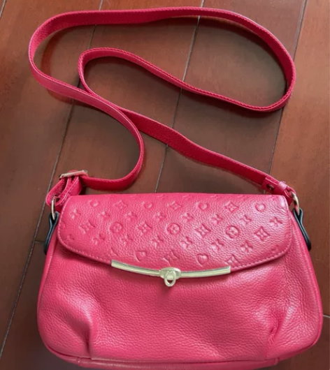 袋鼠牛皮女士斜挎包，经典款，外出必备配饰，...