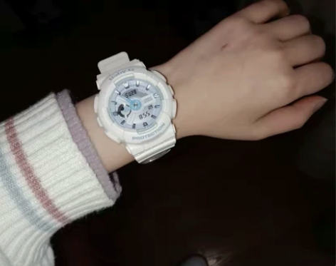 卡西欧白蓝,过生日朋友送的,平时不怎么戴表...
