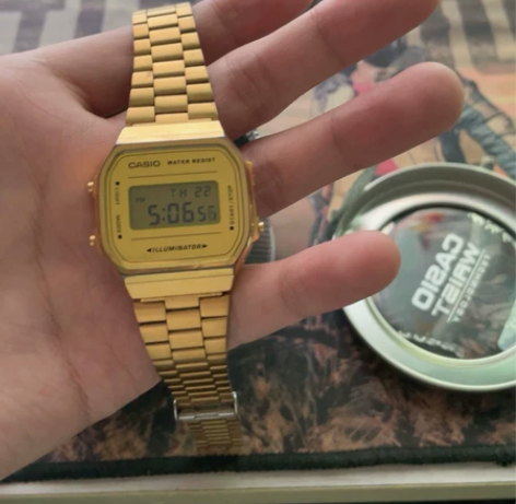CASIO小金块 去年在得物上买的 平时没...