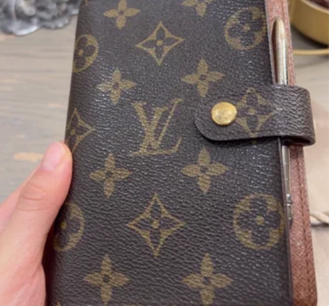 LV笔记本，内页是后面自己配的 笔是原装 ...