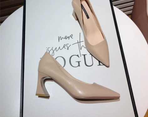 2021春季新款简约时尚性感尖头粗跟单鞋女...