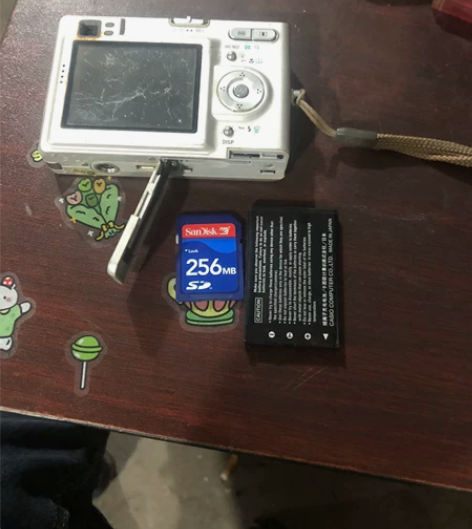 普通数码相机卡西欧Z4 电池内存卡都在等配...