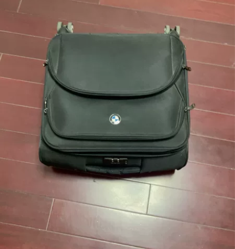 宝马登机箱21寸，带密码，买车的时候送了两...