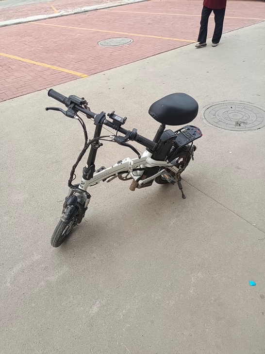 正步折叠锂电池电动车，个人一手，有轻微磕碰...