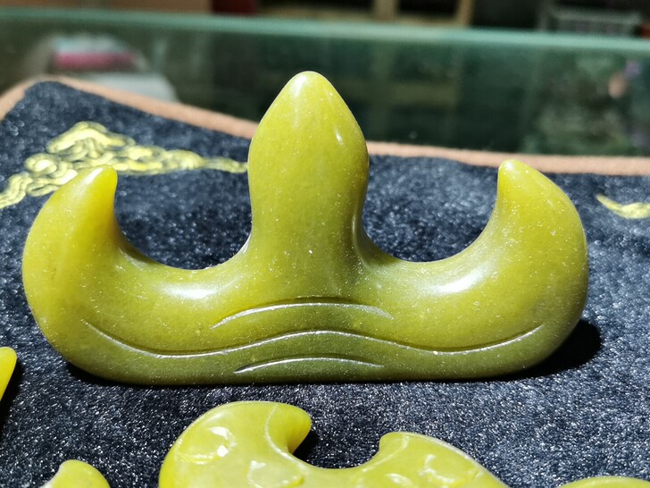 岫玉毛笔架      老玉