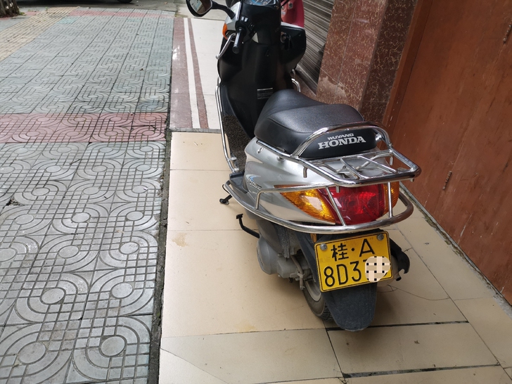 出一部可在南宁外环外行驶的一环车，五羊本田...