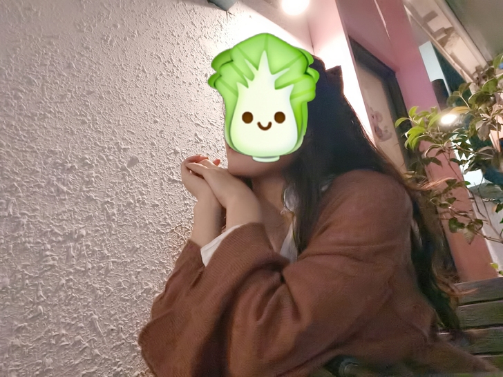 毛衣开衫外套，只穿一次出去拍照，实物颜色最...