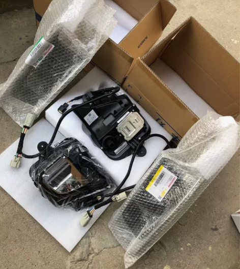 凯迪拉克XTS雾灯日行灯，一对雾灯+一对饰...