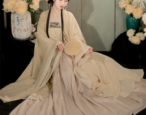 有要的汉服的小姐姐联系我 感兴趣的话点“我...