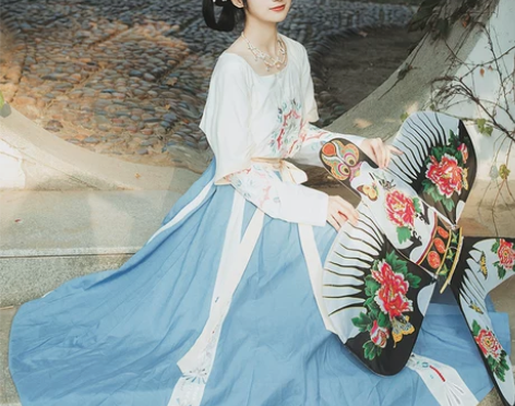 艺缕原创坦领汉服女三件套两片式齐腰襦裙半臂...