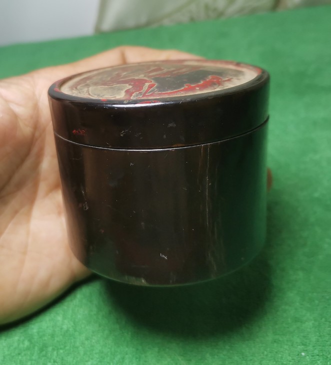 清代角质烟膏盒，品像保存完好，尺寸如图