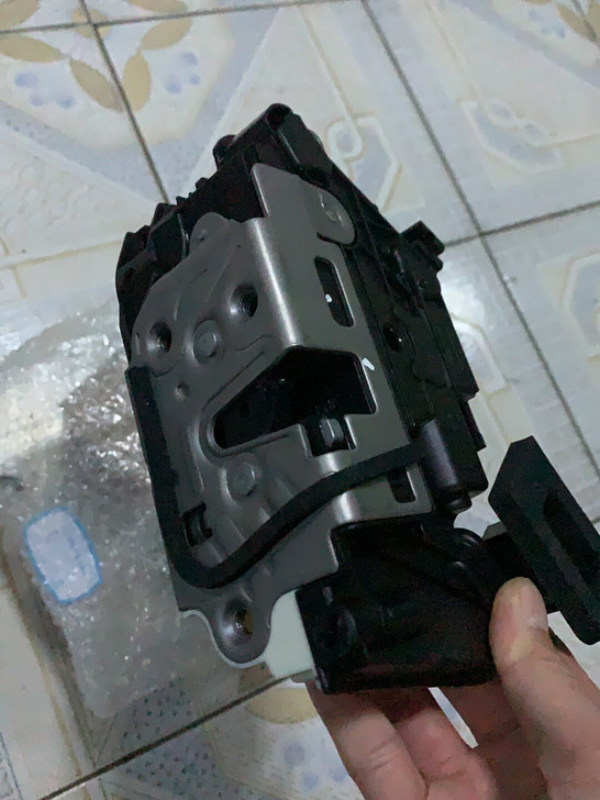 斯柯达明锐16至18款右前门原厂门锁，全新...