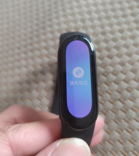 小米手环6标准版，成色如图屏幕有擦伤，单手...