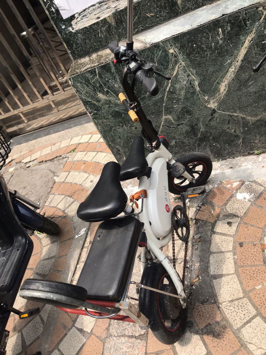 小型迷你电动车女士代步车成年人便携锂电车