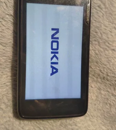 诺基亚N900。估计好多人都没见过这个型号...