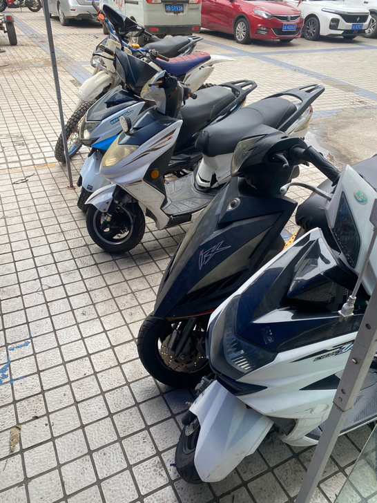代步踏板车125cc-150cc 鬼火 路...