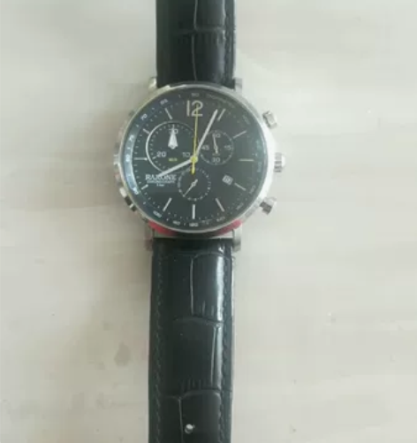 雷诺石英手表功能完好走时准确 感兴趣的话点...