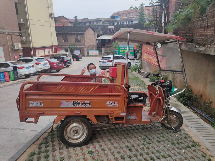 三轮电动车