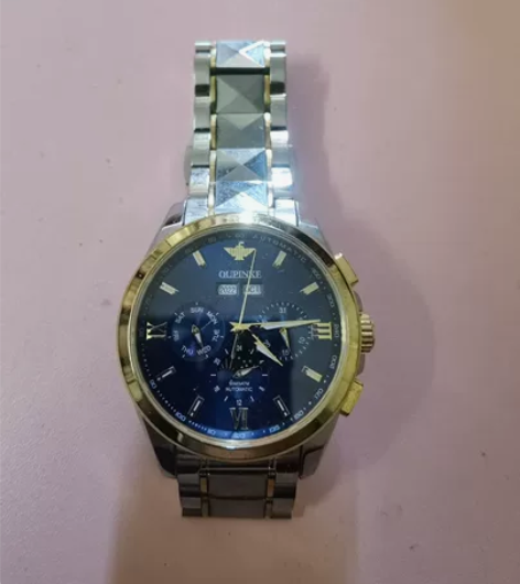 欧品客手表，原价1800那款，低价出，可鉴...