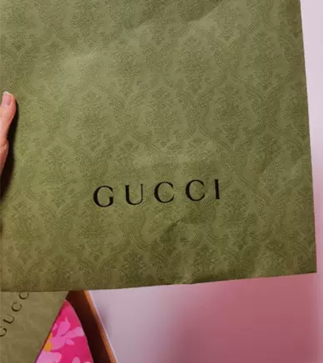 Gucci 围巾礼袋 全新正品 只有剩一个...