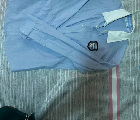 闵实小校服，因为特殊场合才要求穿，所以很新...